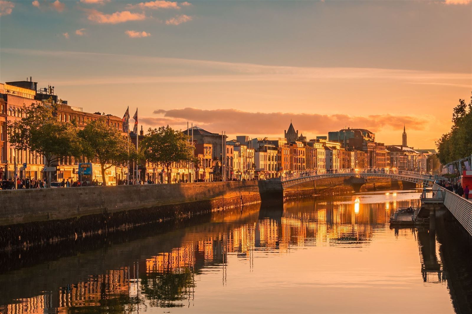 Sonnenuntergang am Liffey mit Ha´Penny Bridge